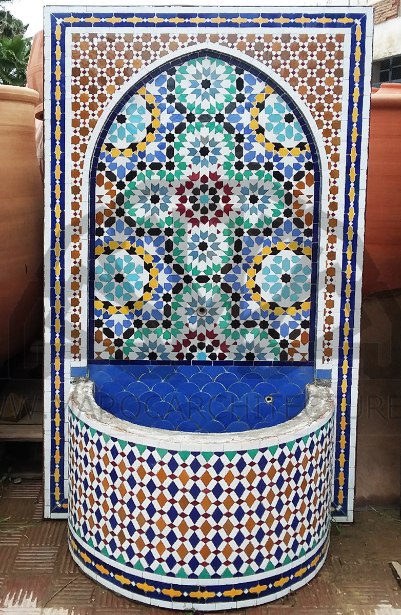 Fontaine murale d'extérieure en zellige marocain